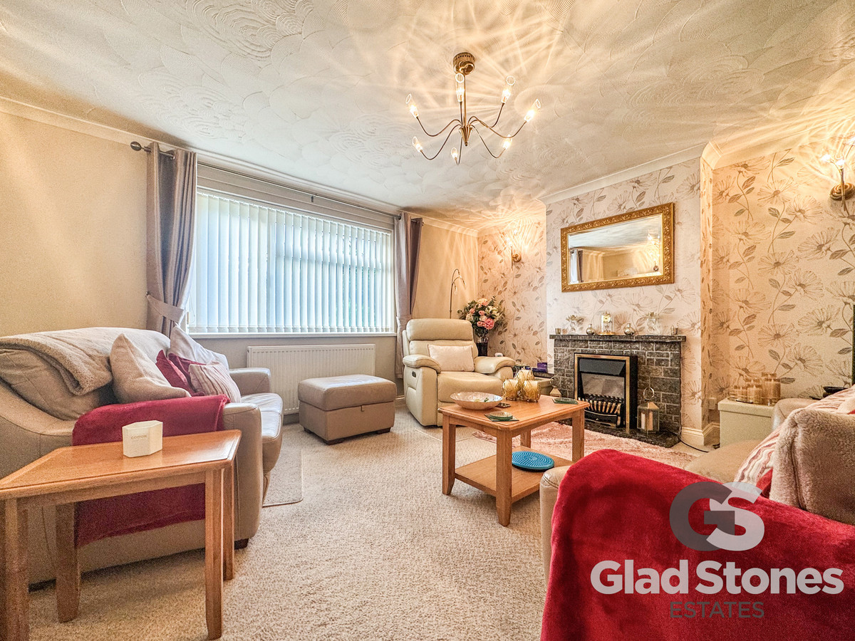 Shortwood Crescent, Plymouth, PL9 Spacious Semi Detached Family Home in Plymstock, photo 4