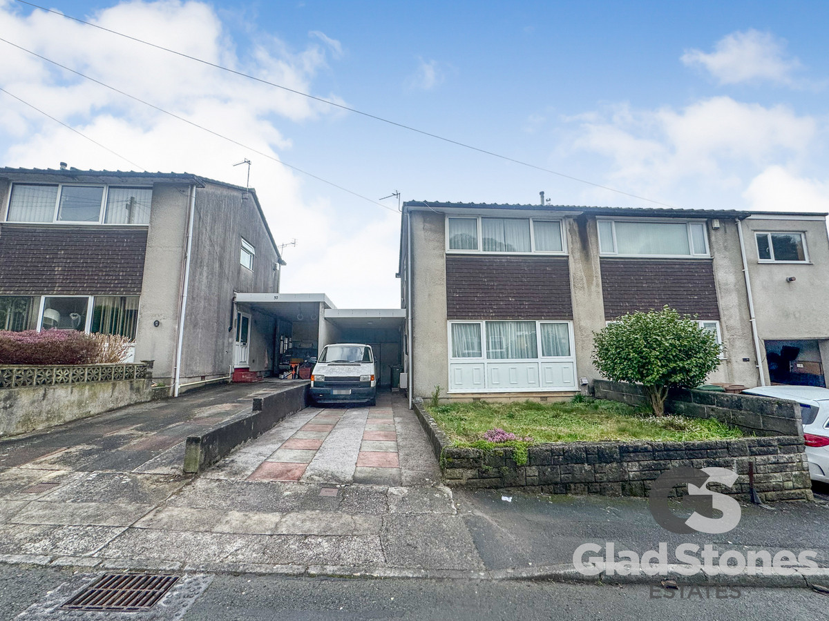 Kennel Hill Close, Plymouth, PL7 Stylish Semi-Detached House in Plympton