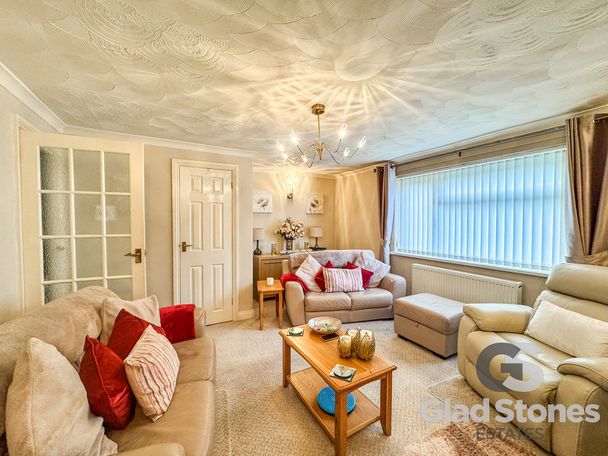 Shortwood Crescent, Plymouth, PL9 Spacious Semi Detached Family Home in Plymstock, photo 3
