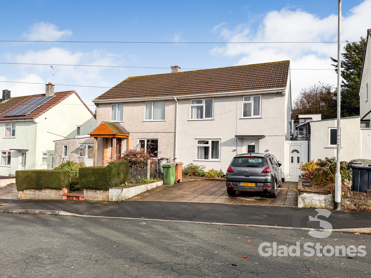 Stentaway Drive, Plymstcok, Plymouth, PL9 Spacious Semi-Detached House in Plymstock