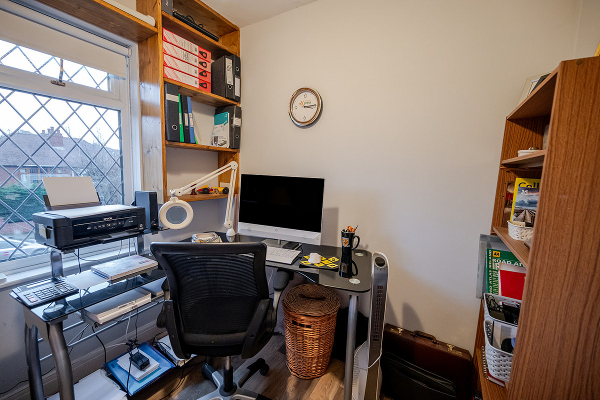 Spen Lane, Leeds, LS16, photo 34