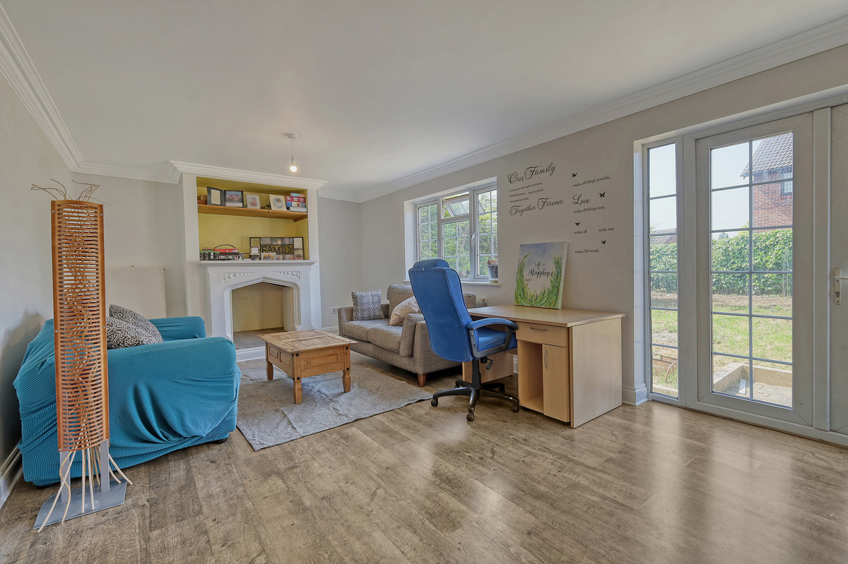 Brackendale Avenue, Basildon, SS13, photo 2