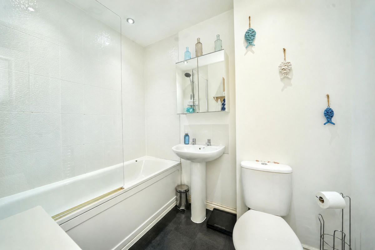 Bobeche Place, Kingswinford, DY6, photo 6