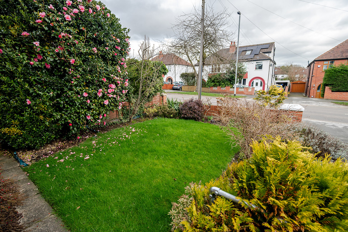 Spen Lane, Leeds, LS16, photo 7