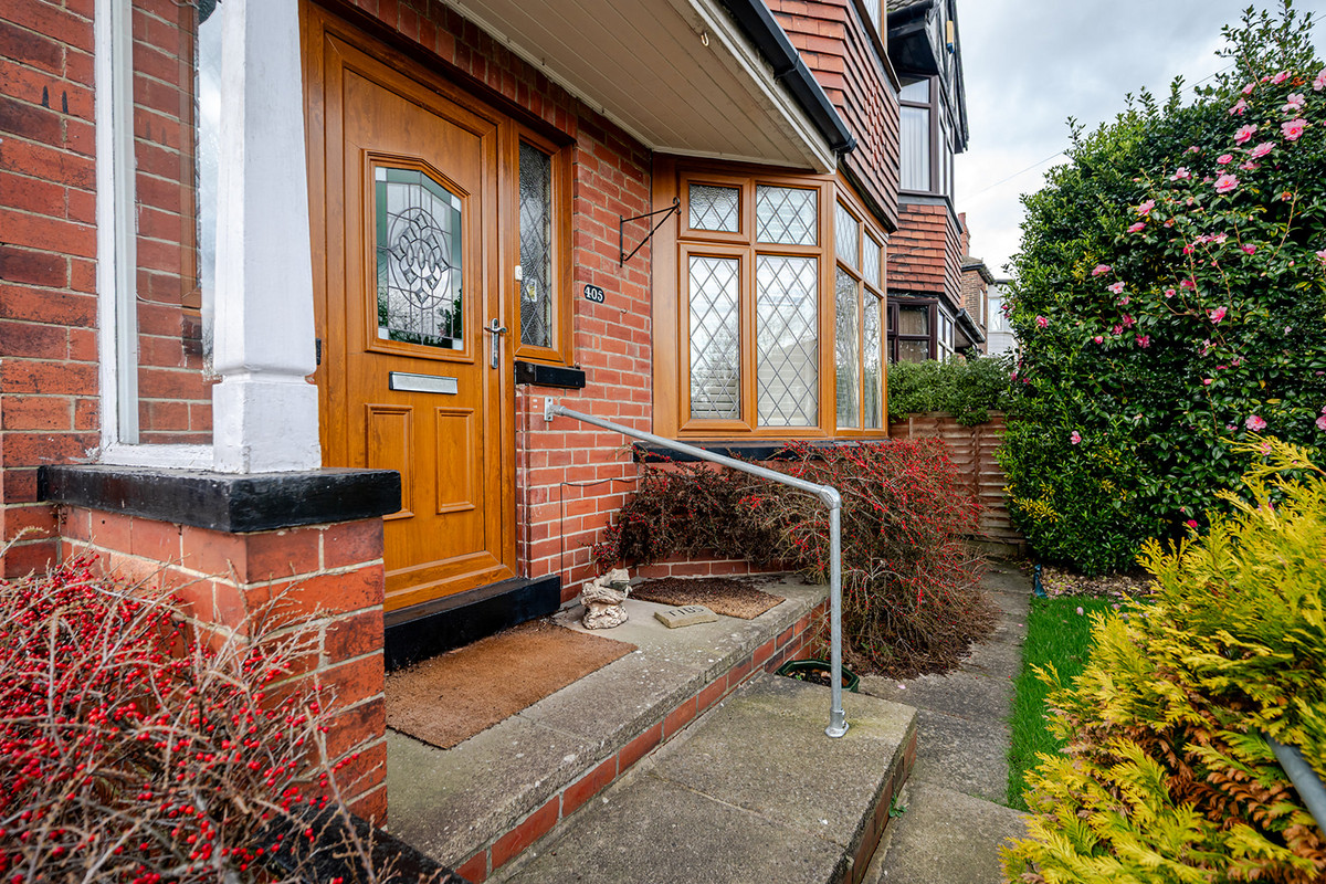Spen Lane, Leeds, LS16, photo 5