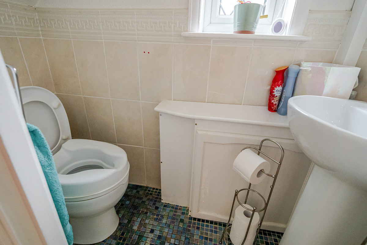 Spen Lane, Leeds, LS16, photo 11