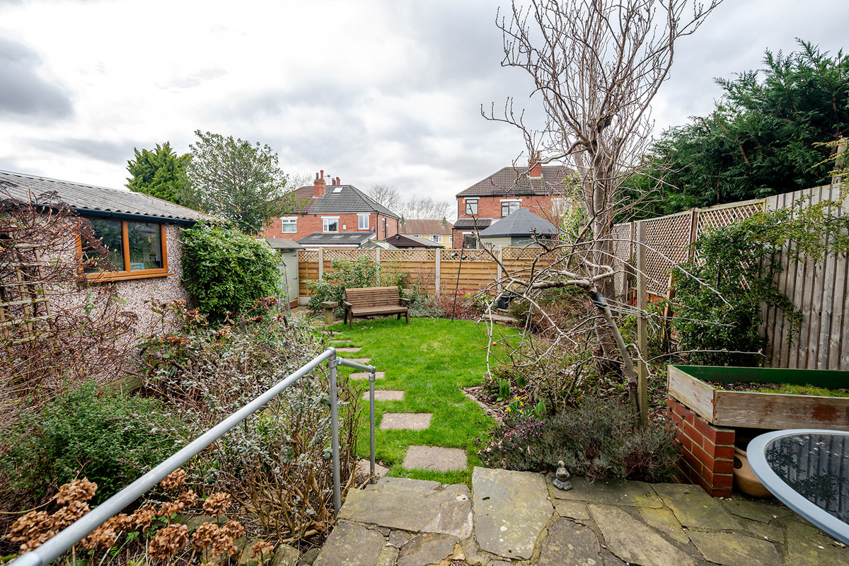 Spen Lane, Leeds, LS16