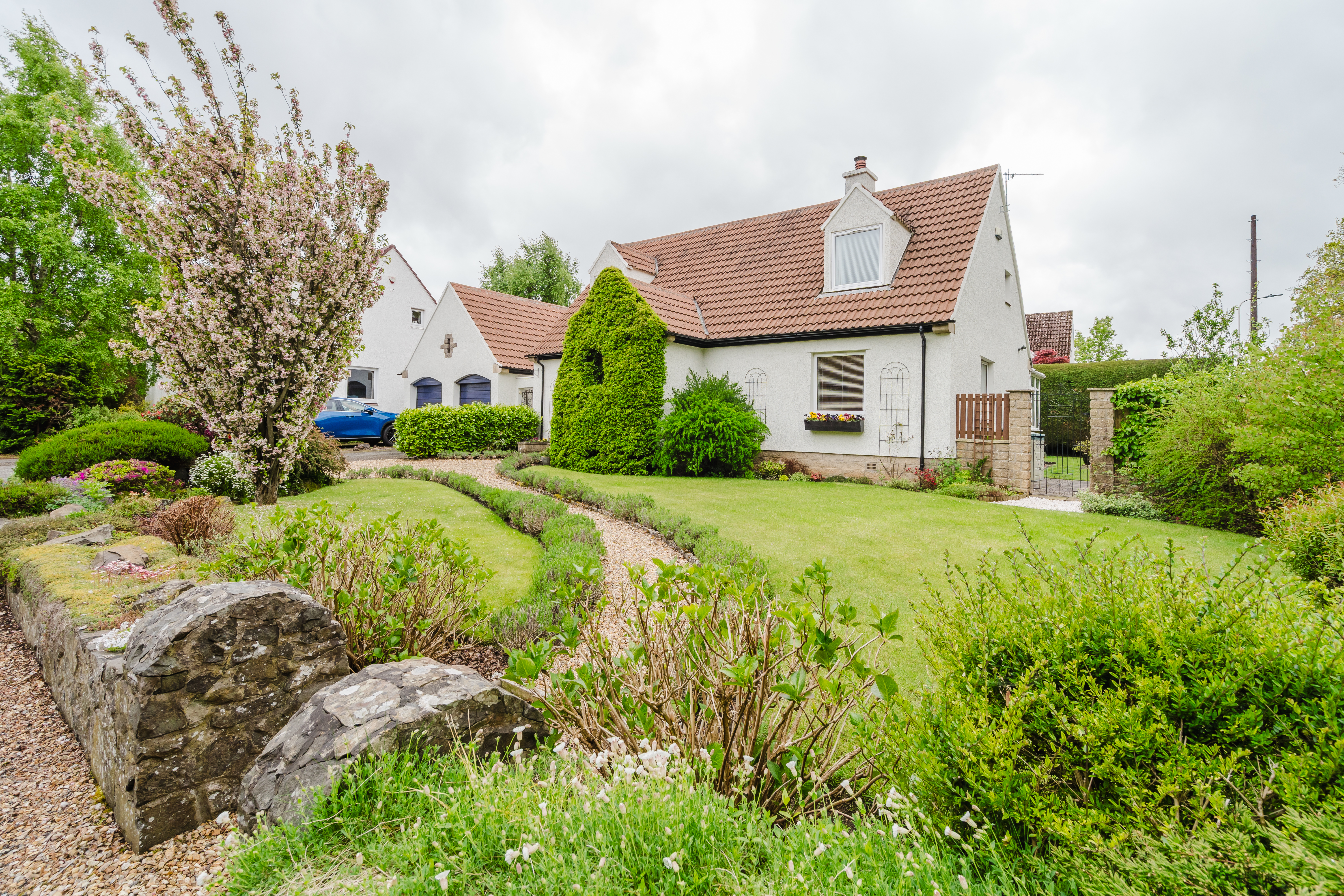 25 Johnsburn Road, Balerno, EH14 7DY