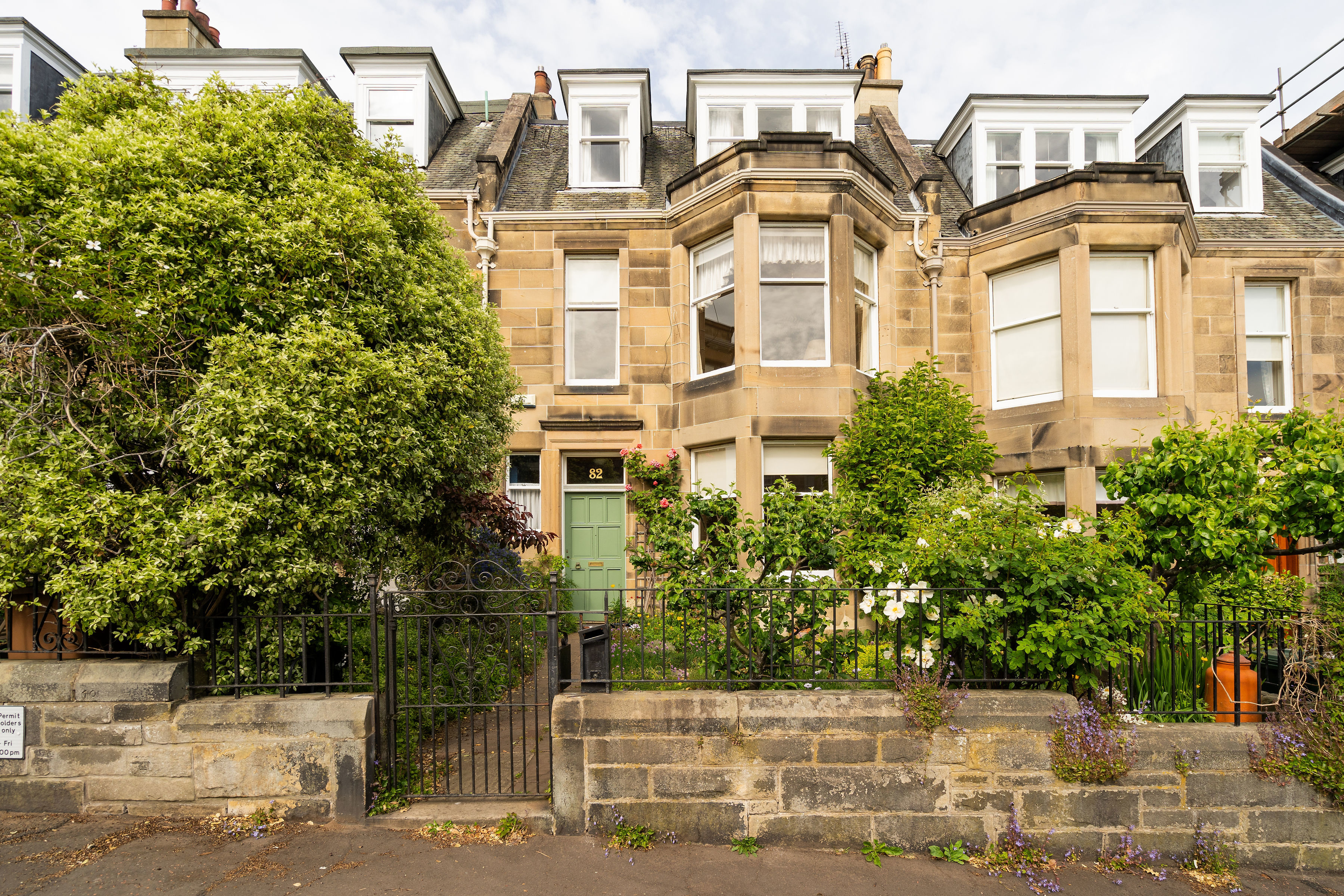82 Murrayfield Gardens, Murrayfield, Edinburgh, EH12 6DQ