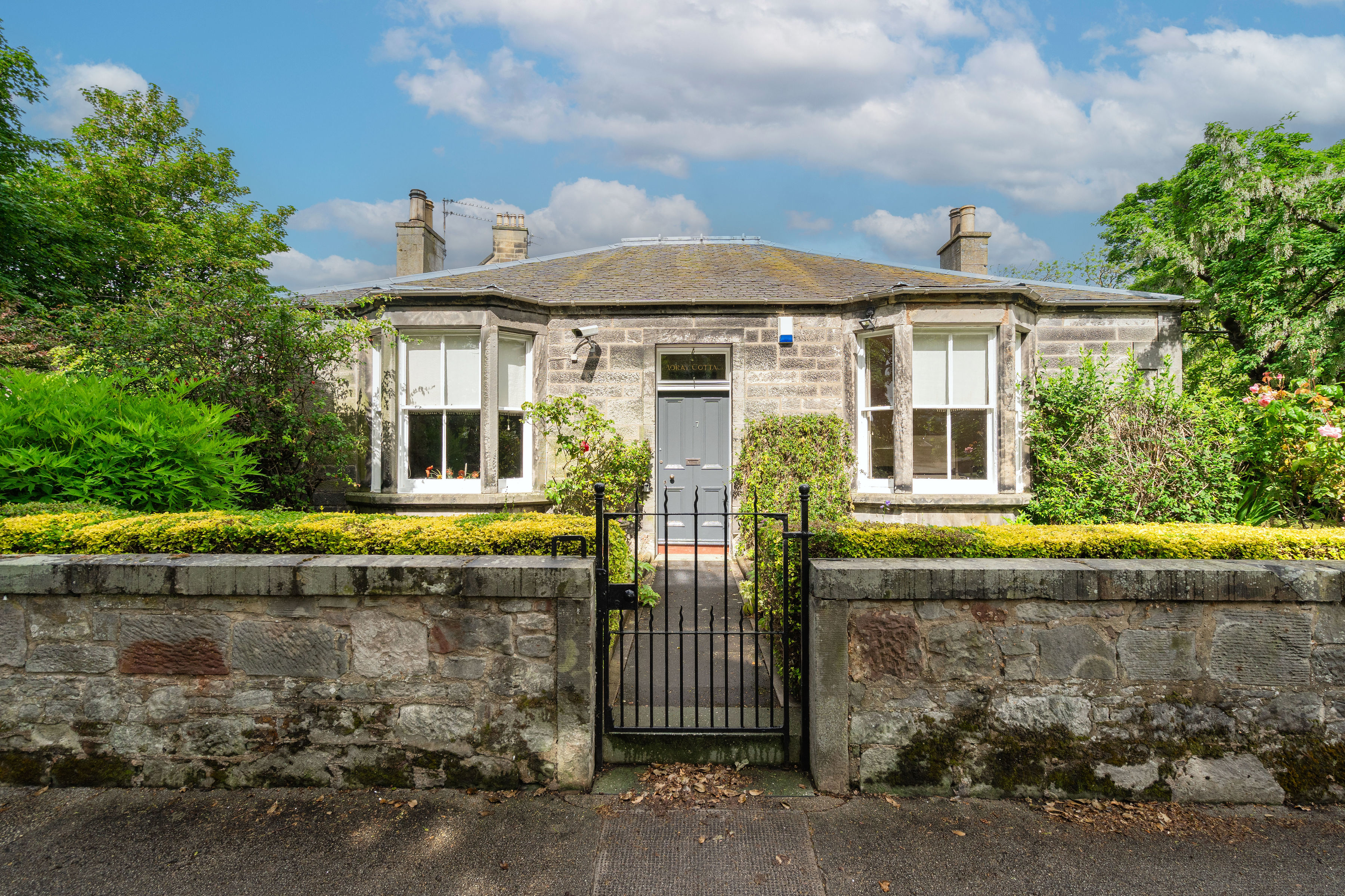 7 Eskside West, Musselburgh, EH21 6HZ
