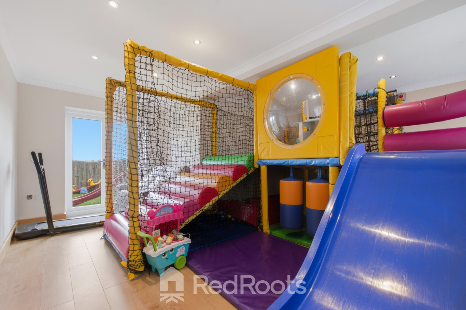 Peters Close, Upton, Pontefract, West Yorkshire, WF9, photo 14