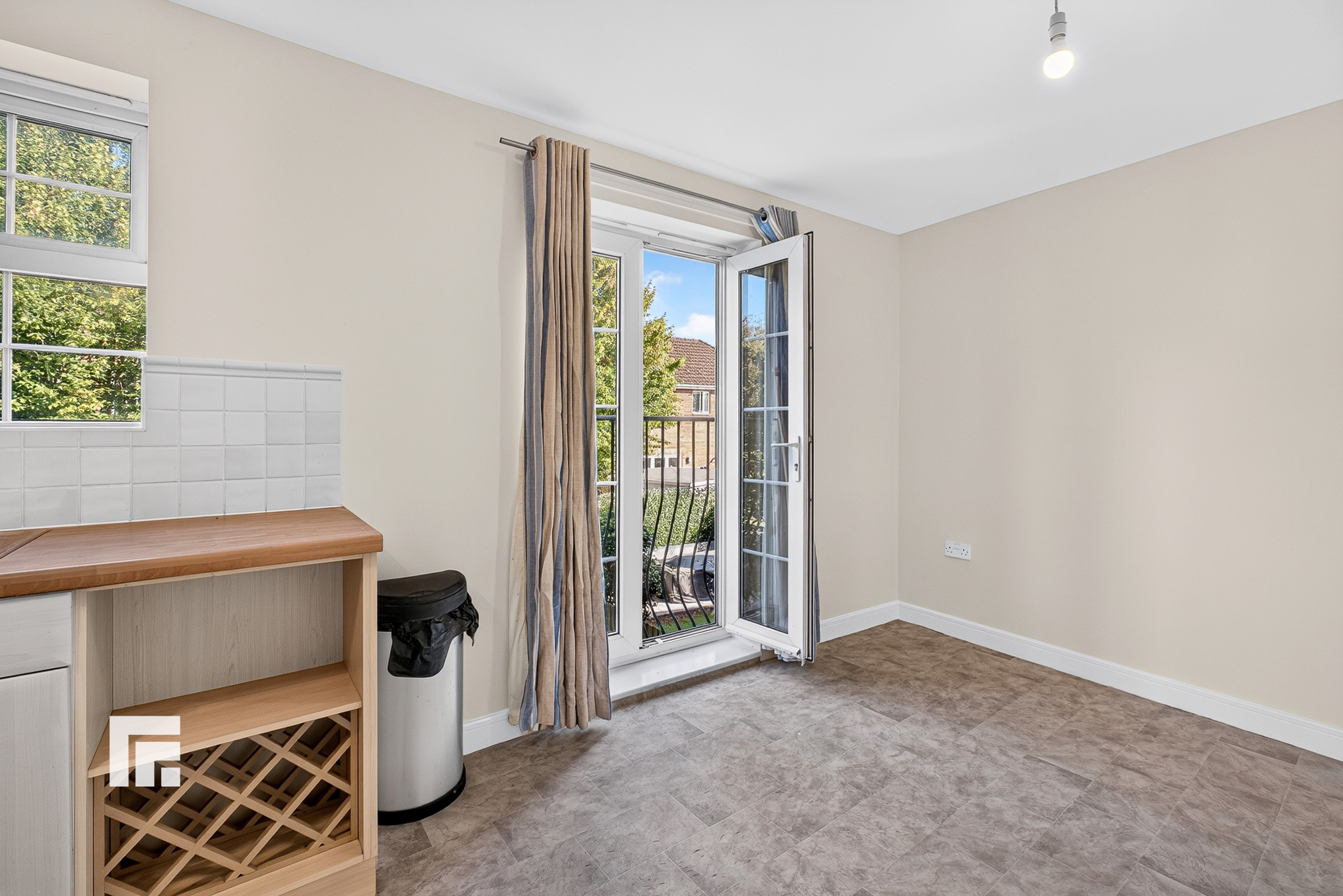 Cambrian Crescent, Marshfield, CF3, photo 13