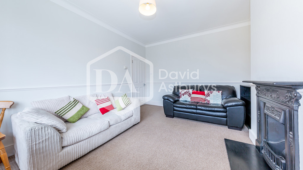 Stirling Road, Wood Green, London, photo 2