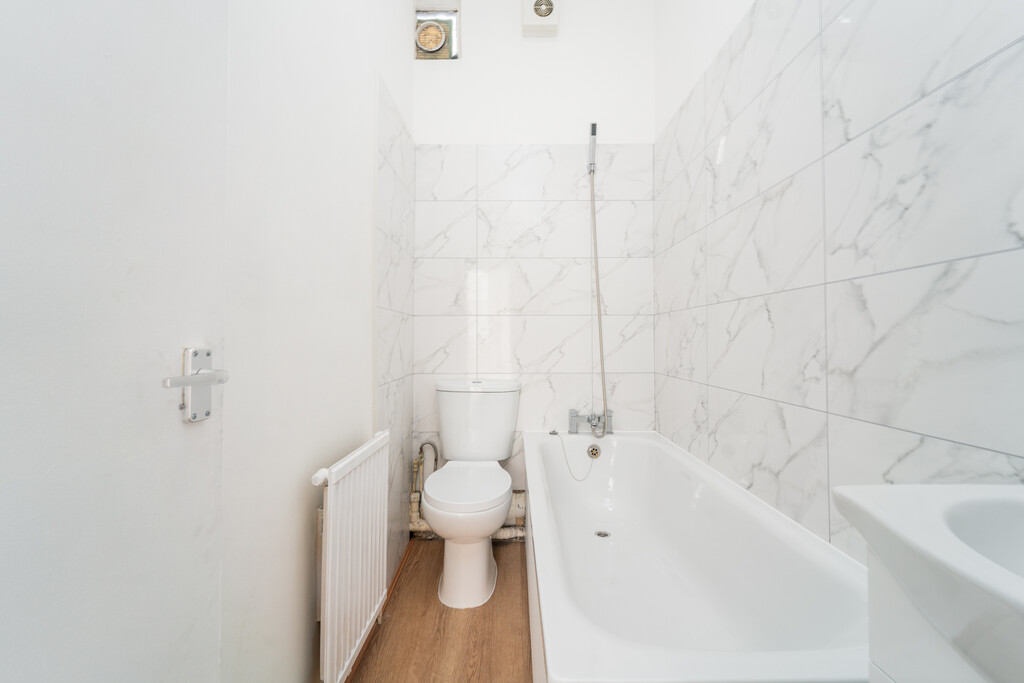 Seven Sisters Road, Finsbury Park, London, photo 6