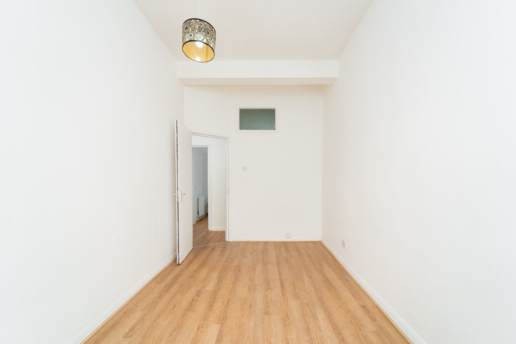 Seven Sisters Road, Finsbury Park, London, photo 2