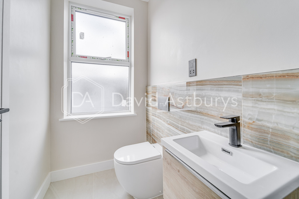 Hornsey Road, Finsbury Park, London, photo 5