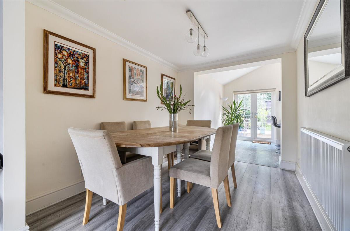 Holmes Crescent, Wokingham, photo 5