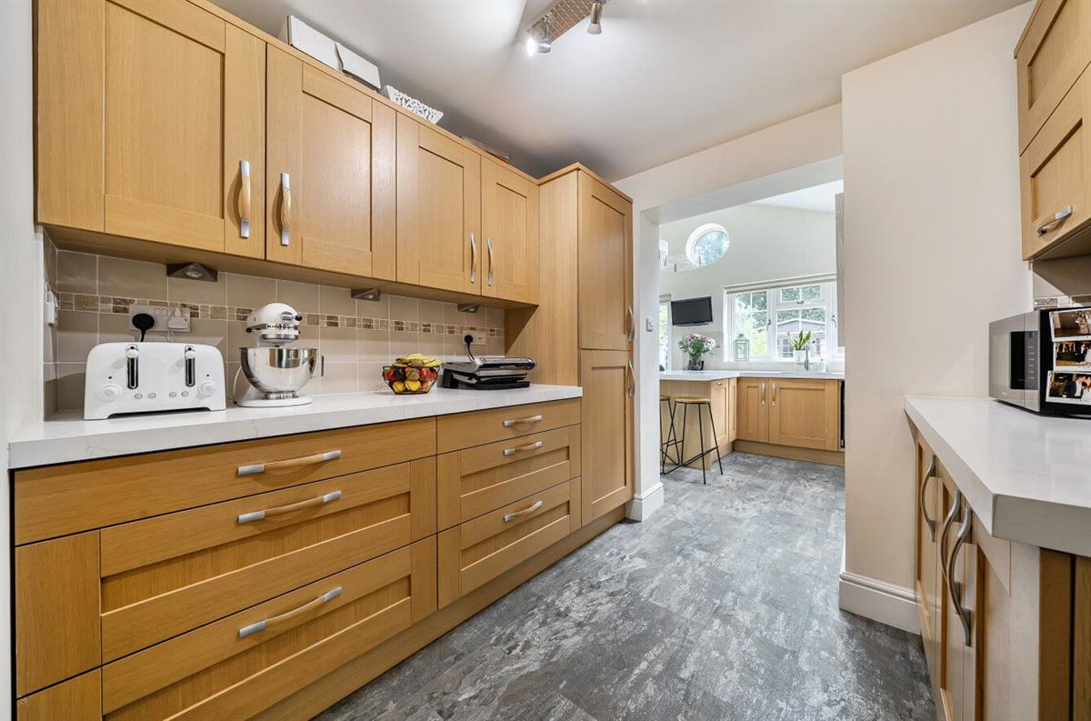 Holmes Crescent, Wokingham, photo 3
