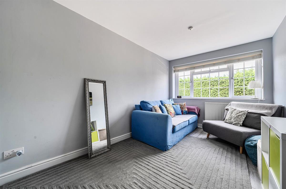 Holmes Crescent, Wokingham, photo 8