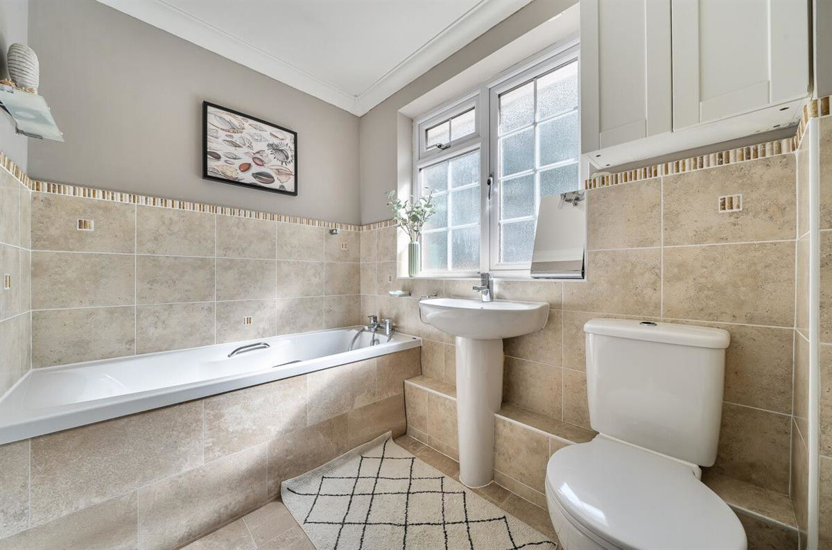 Holmes Crescent, Wokingham, photo 17