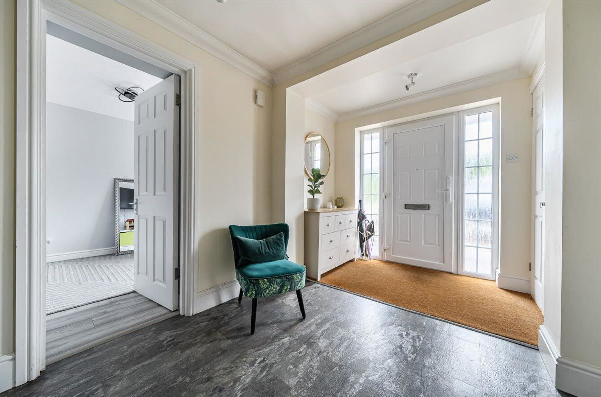 Holmes Crescent, Wokingham, photo 9