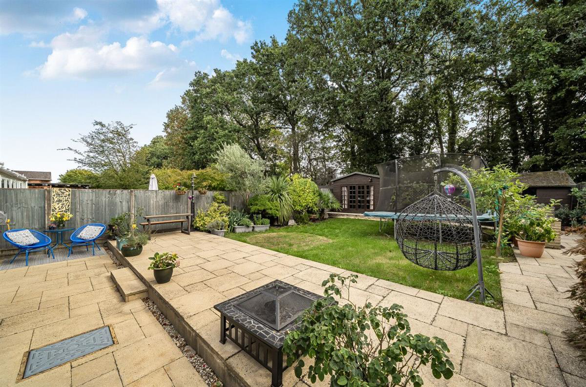 Holmes Crescent, Wokingham, photo 21