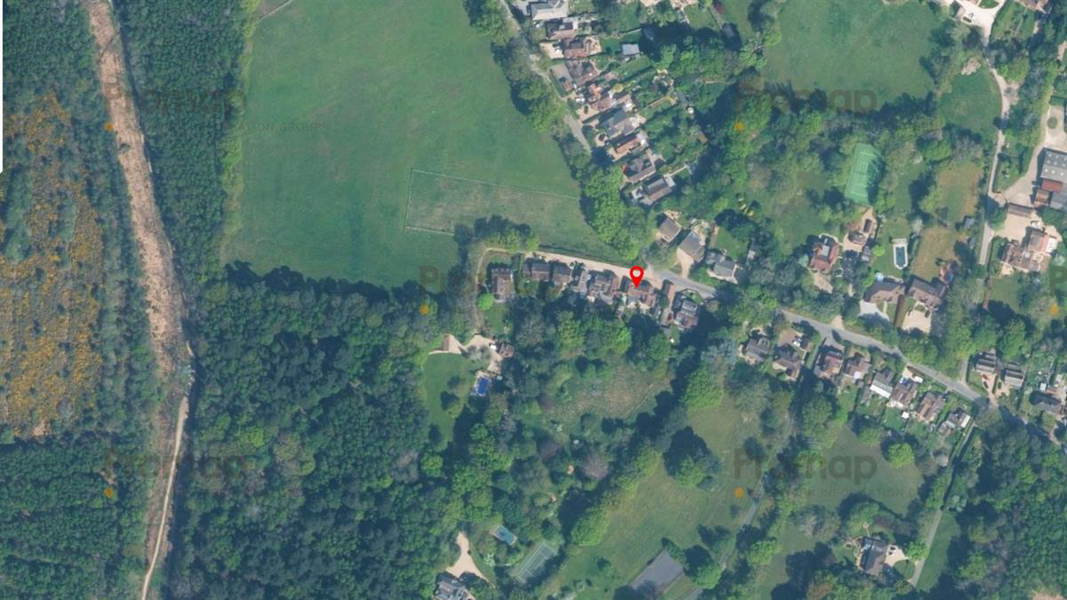 Plover Lane, Eversley, photo 2