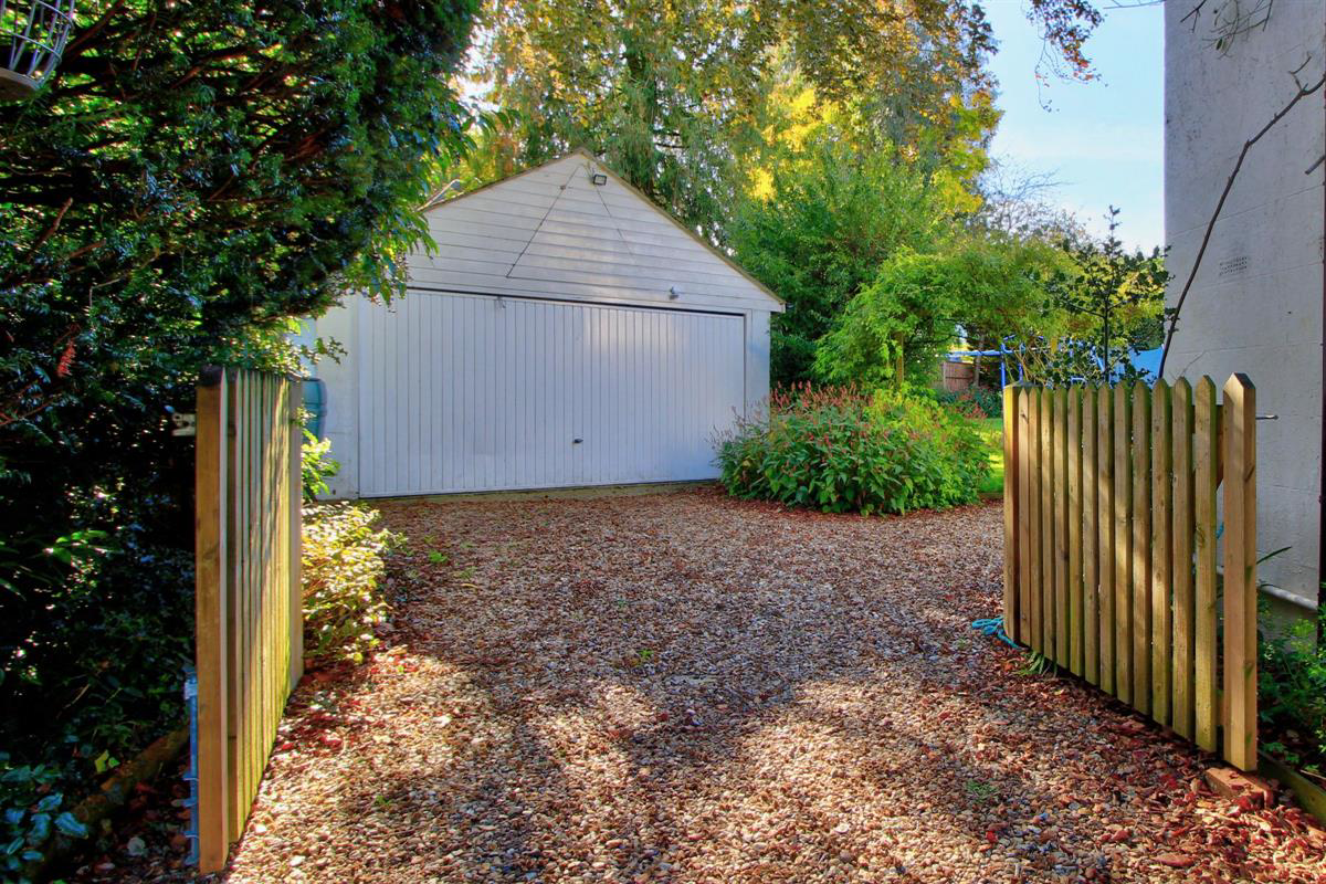 The Well House, Binfield, photo 14