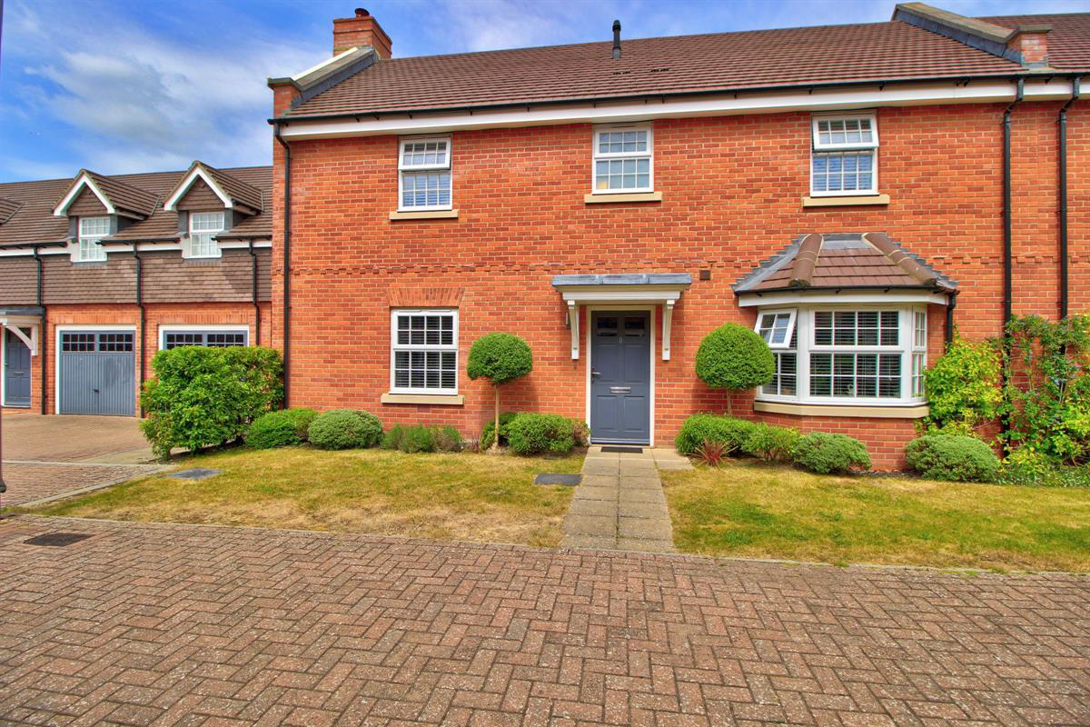 Hall Garden, Binfield
