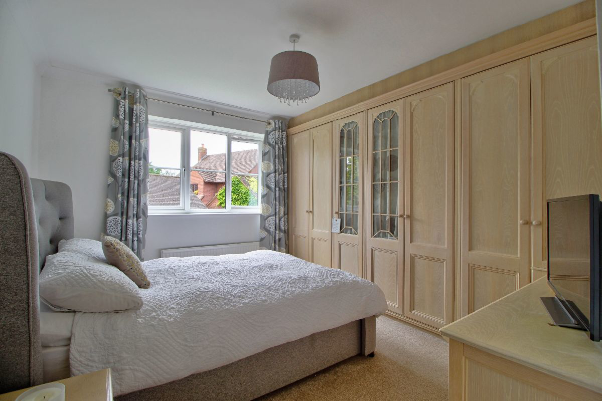 Popeswood Road, Binfield, photo 14