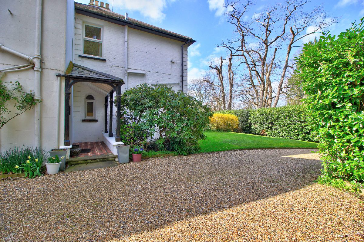 The Well House, Binfield, photo 19
