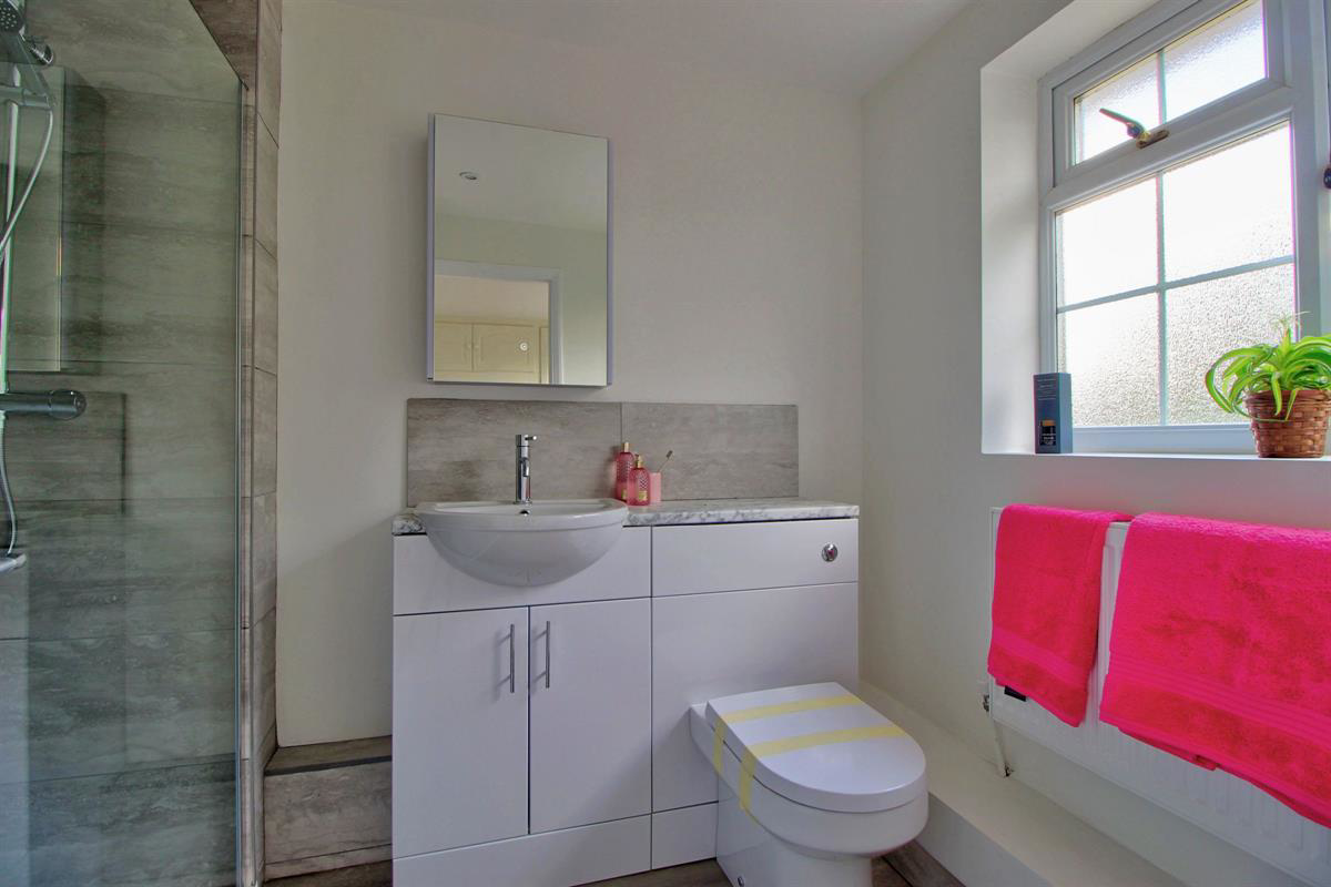 Newly-fitted en-suite bathroom