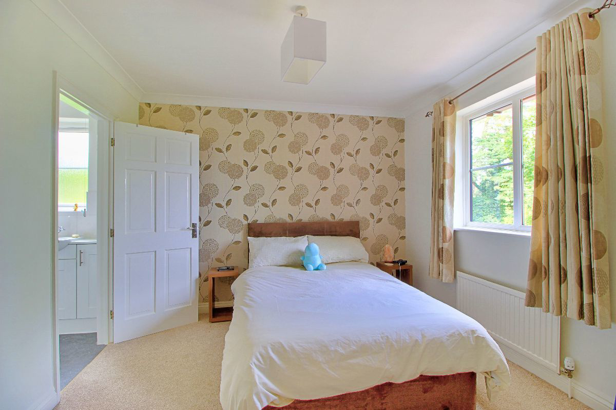 Popeswood Road, Binfield, photo 16