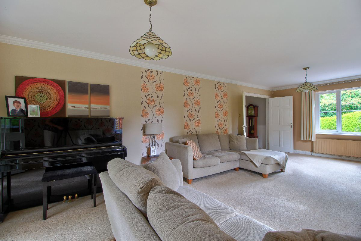 Popeswood Road, Binfield, photo 6
