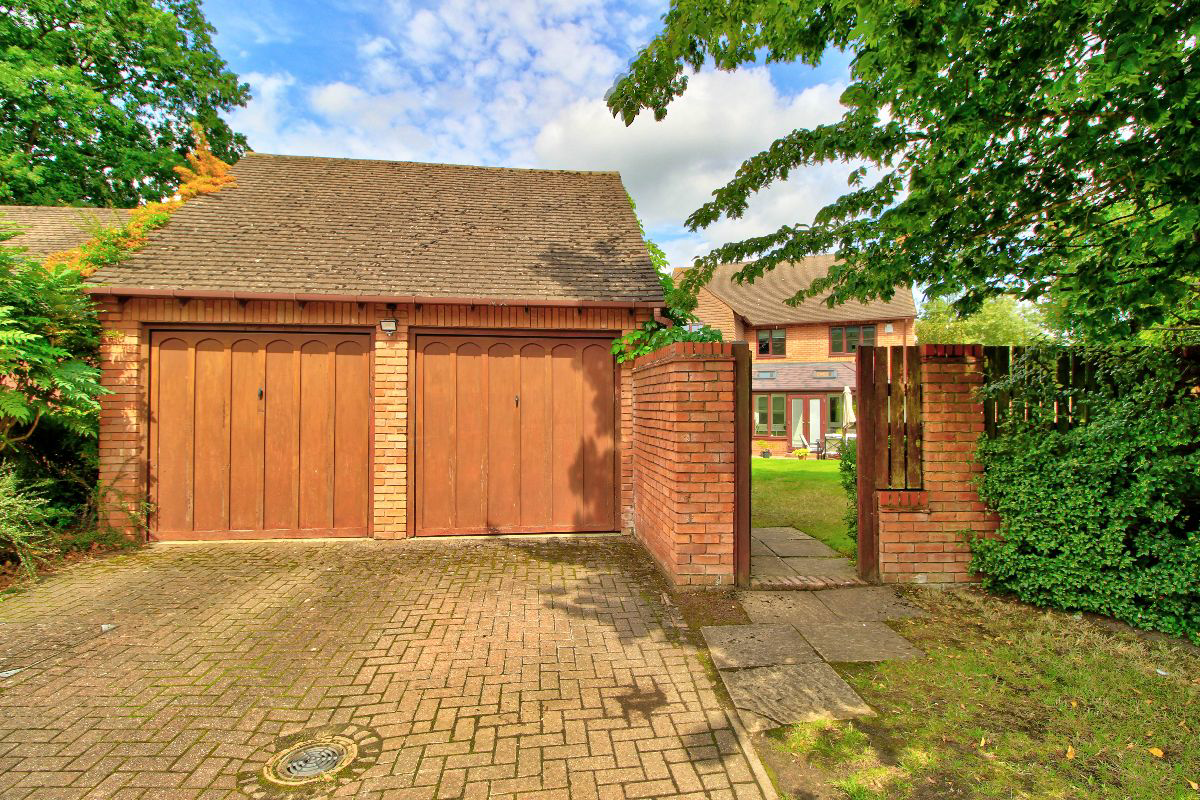 Popeswood Road, Binfield, photo 2