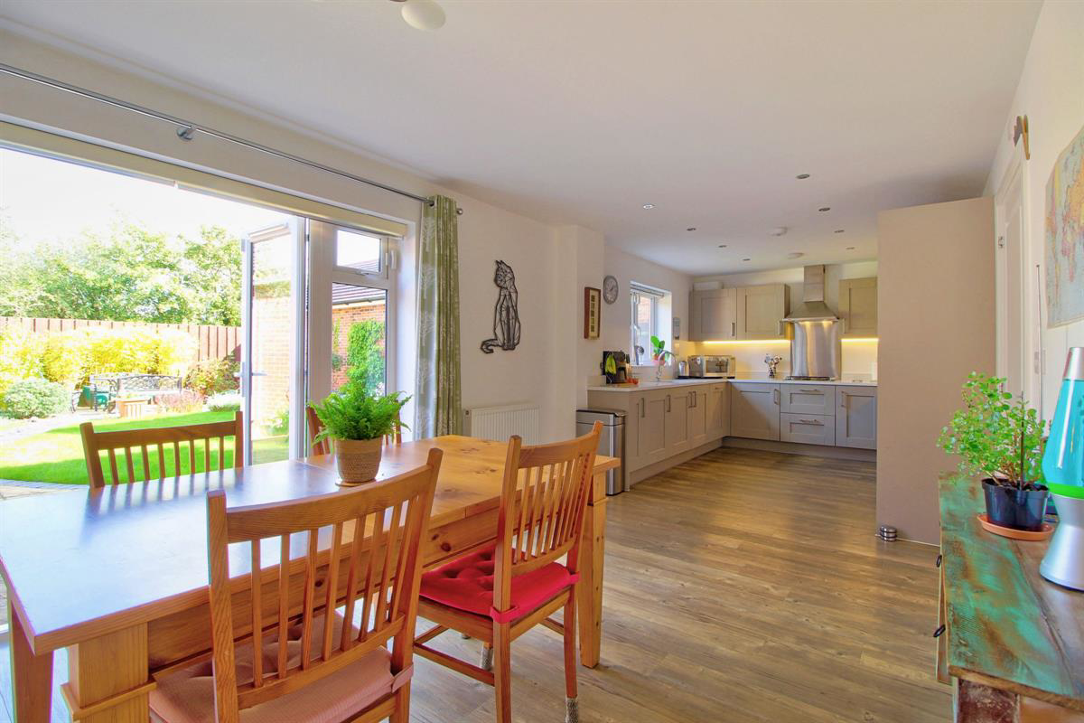 Merril Drive, Winnersh, photo 2