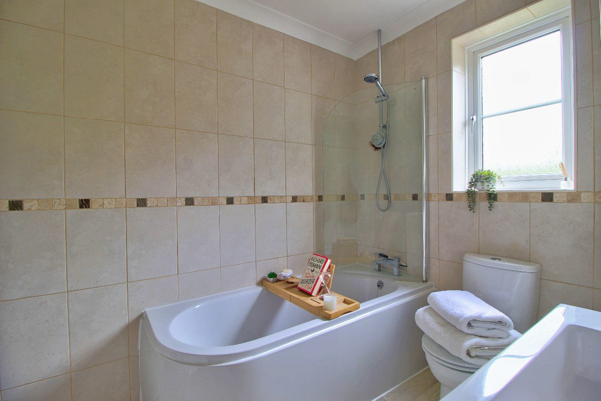 Popeswood Road, Binfield, photo 15