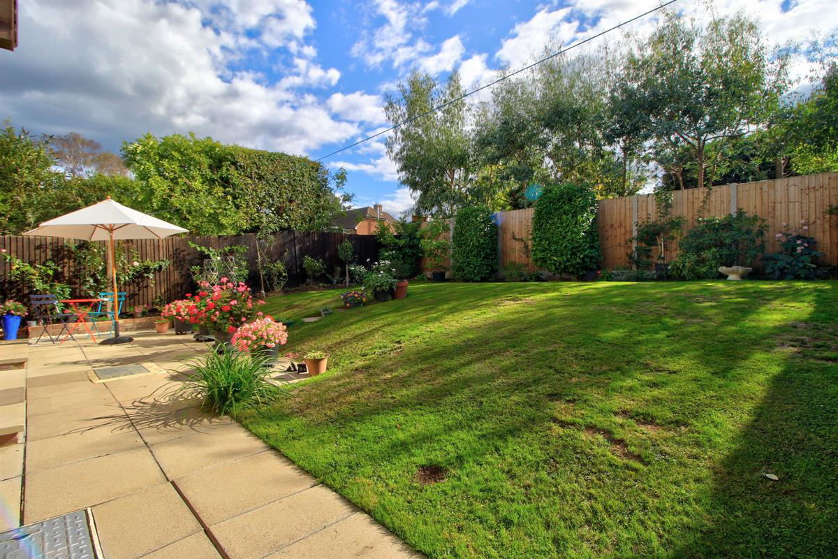 Thorp Close, Binfield Village, photo 19