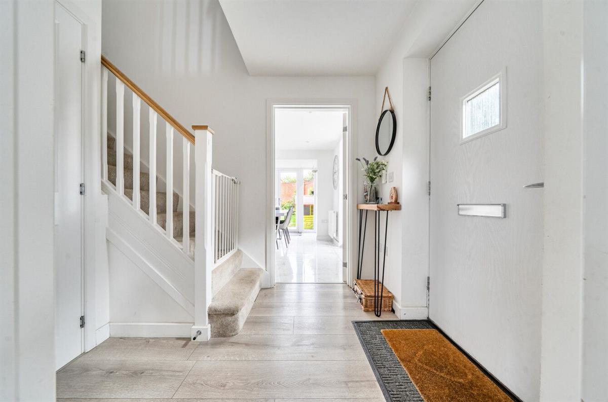 Ifould Crescent, Wokingham, photo 6