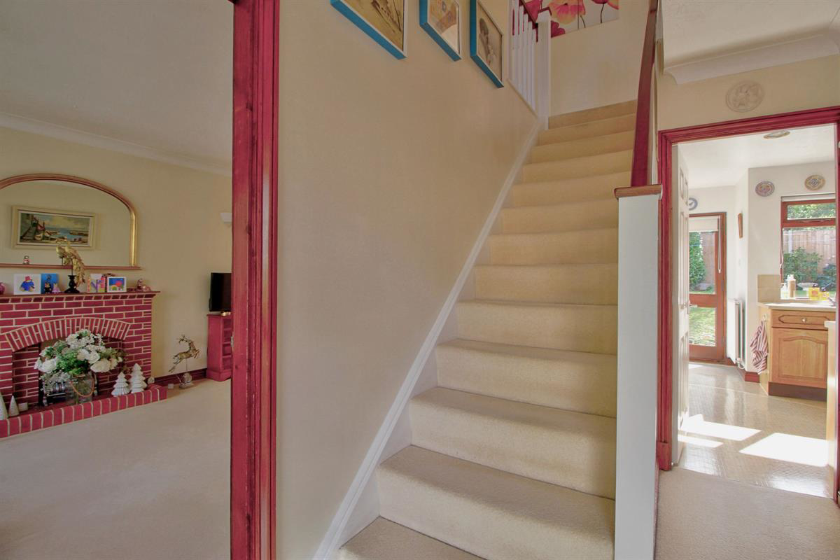 Thorp Close, Binfield Village, photo 9