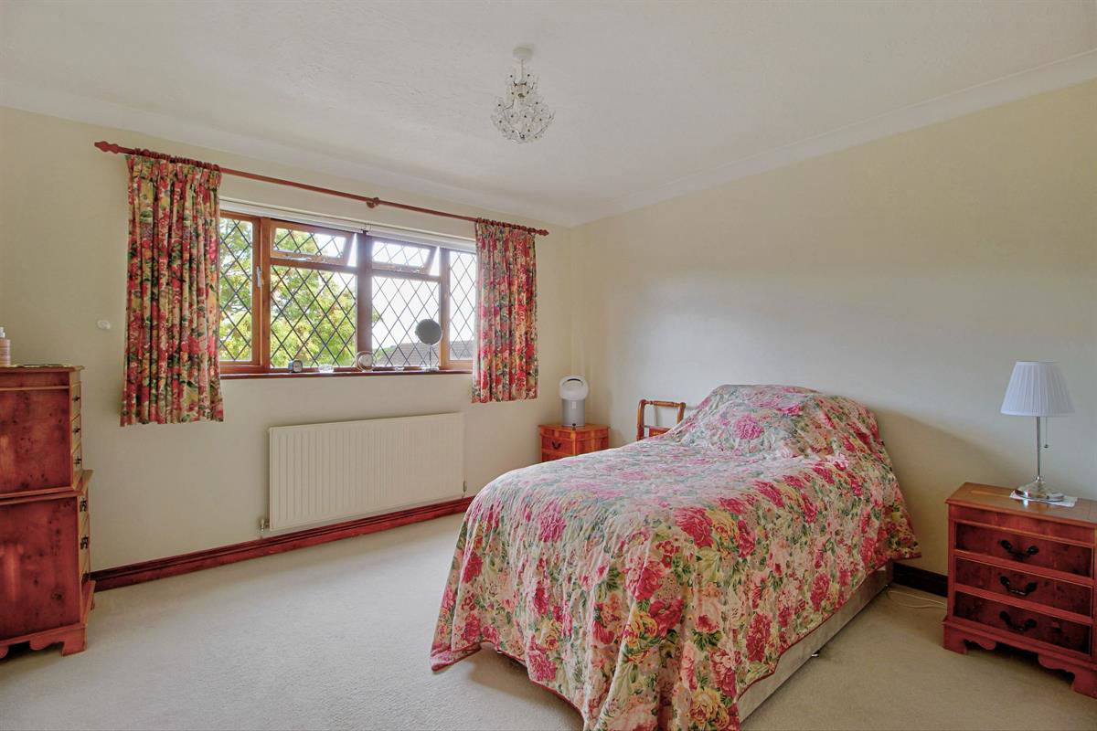 Thorp Close, Binfield Village, photo 11