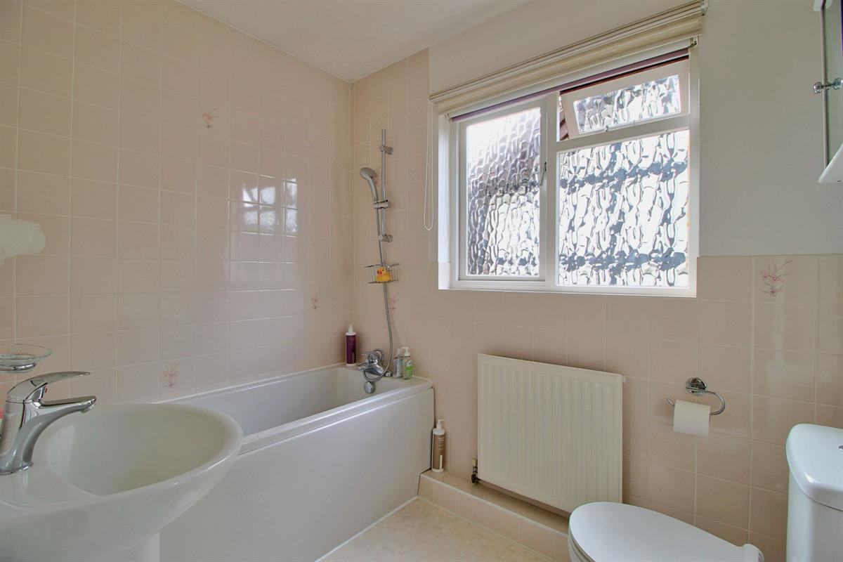 Thorp Close, Binfield Village, photo 14
