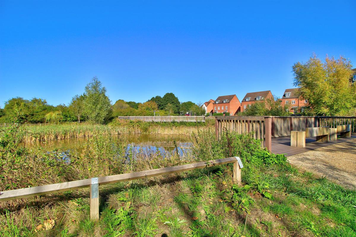 Ifould Crescent, Wokingham, photo 20