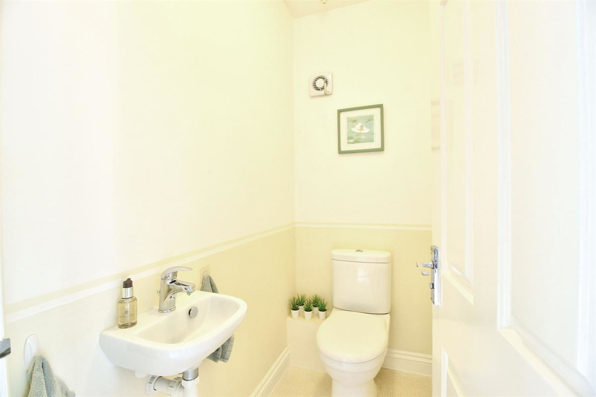Thorp Close, Binfield Village, photo 18