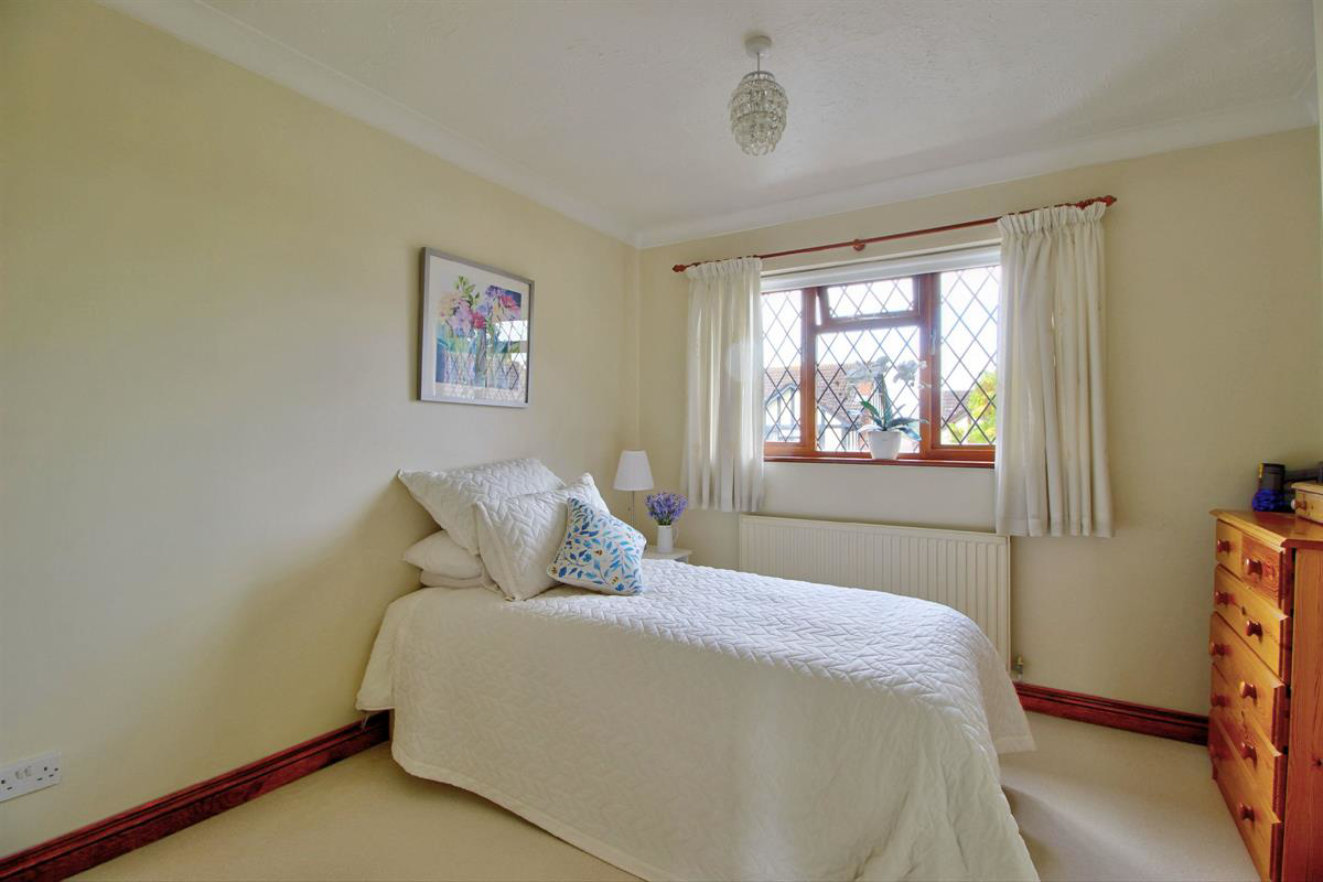 Thorp Close, Binfield Village, photo 13
