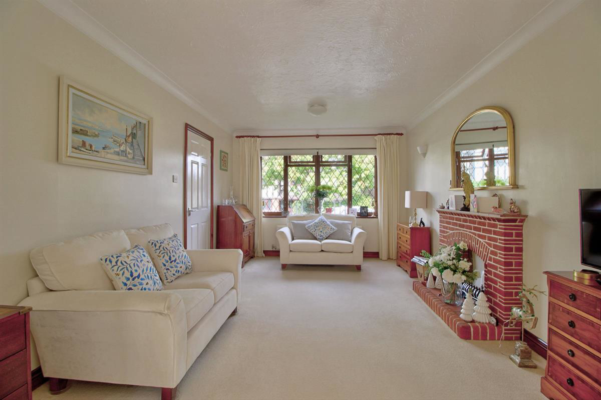 Thorp Close, Binfield Village, photo 4