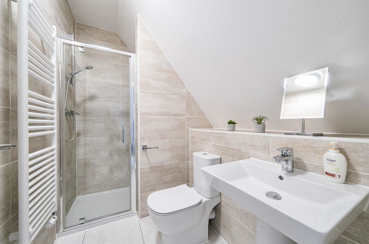 Ifould Crescent, Wokingham, photo 13