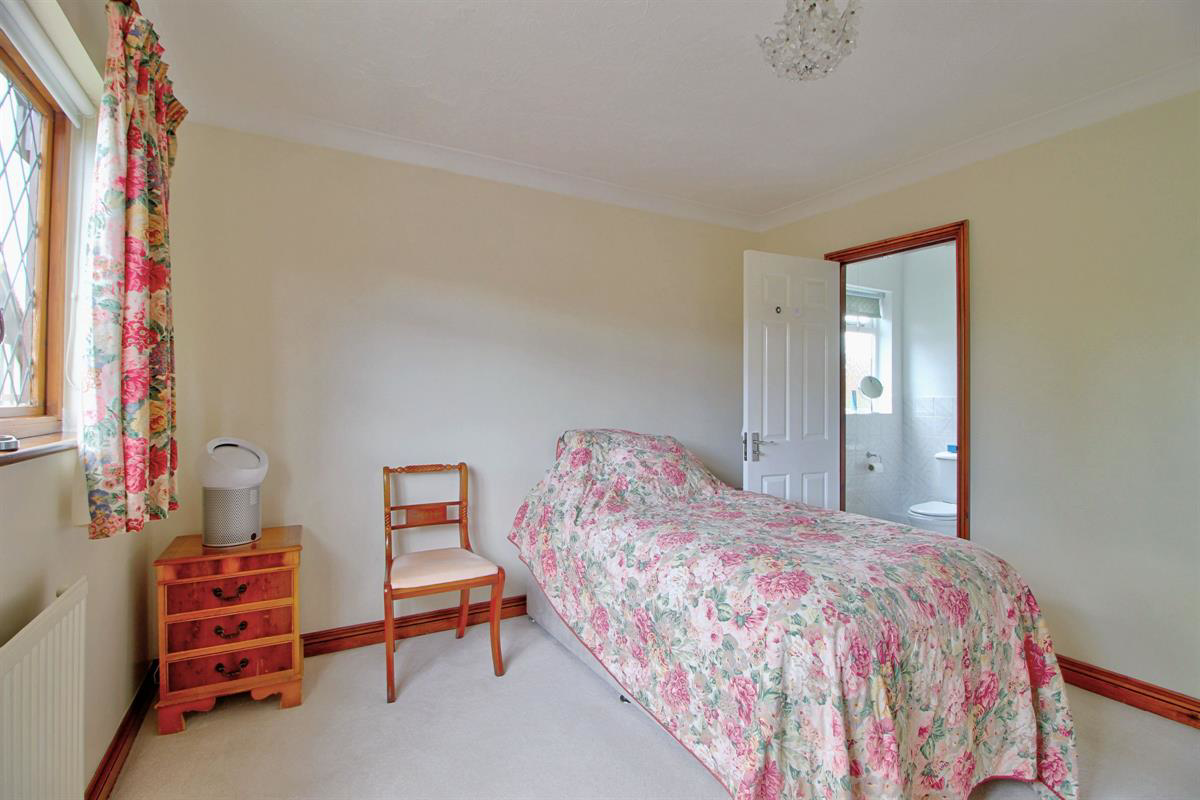 Thorp Close, Binfield Village, photo 10