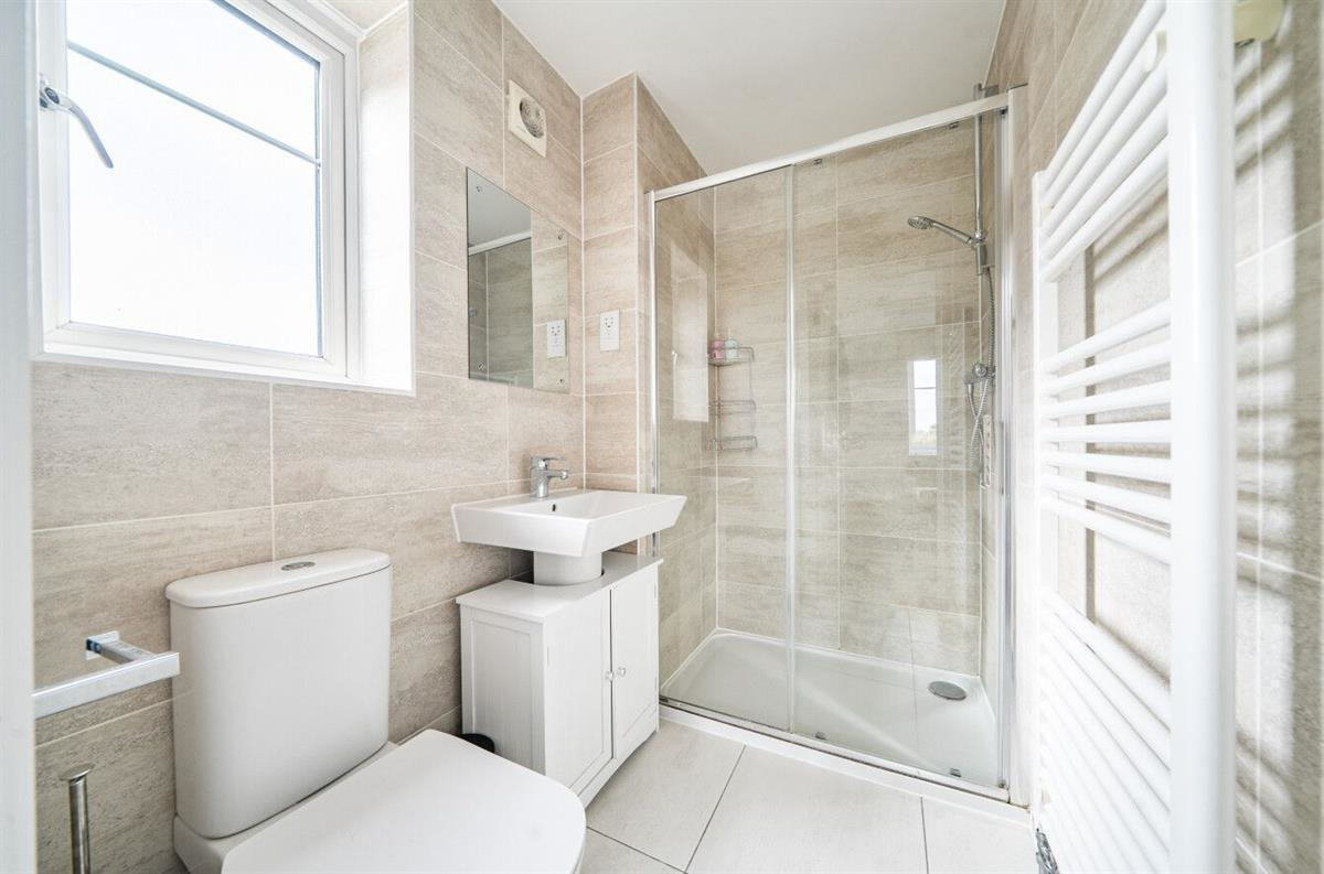 Ifould Crescent, Wokingham, photo 9