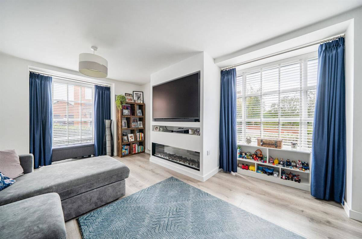 Ifould Crescent, Wokingham, photo 4